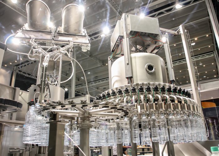 Bottling water on the plant Bottling water on the plant
