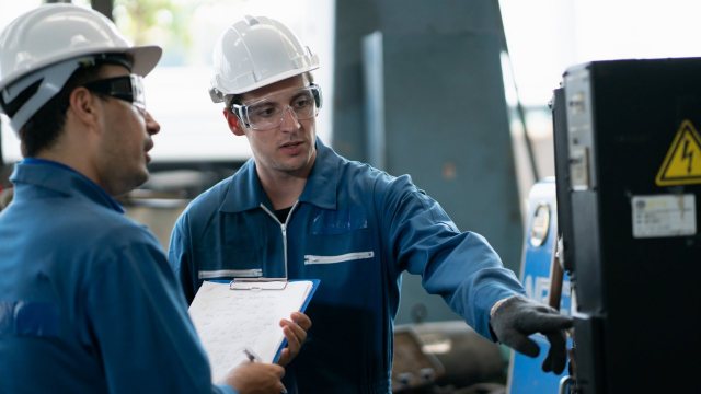Professional team, quality control, stand maintenance, talk in t Professional team, quality control, stand maintenance, talk in t