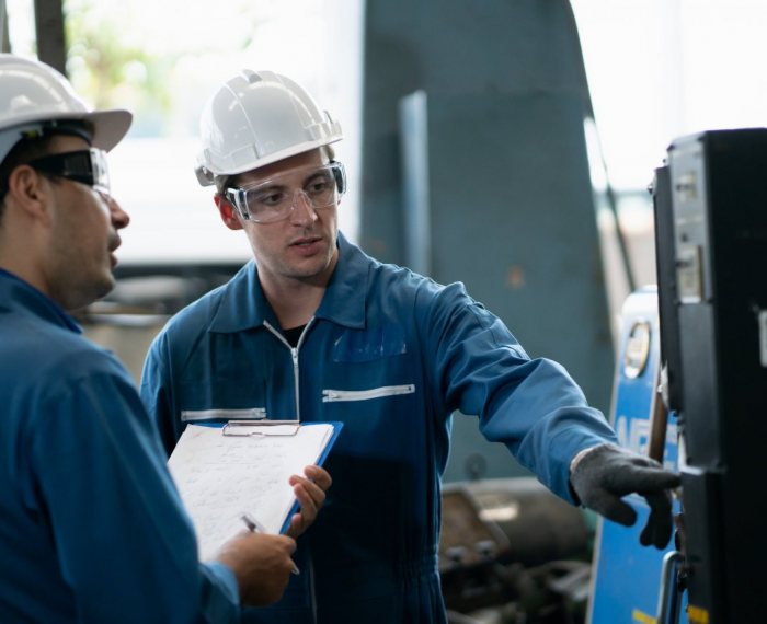 Professional team, quality control, stand maintenance, talk in t Professional team, quality control, stand maintenance, talk in t