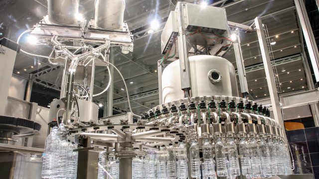 Bottling water on the plant Bottling water on the plant